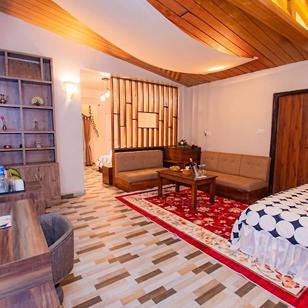 Busy Bee Resort, Pokhara Exterior foto